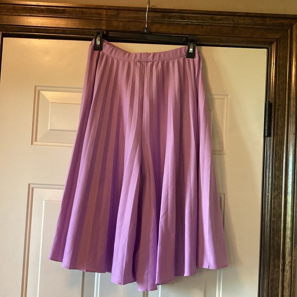 Medium Ambassador Lilac Pleated Split Skirt - Picture 6 of 10